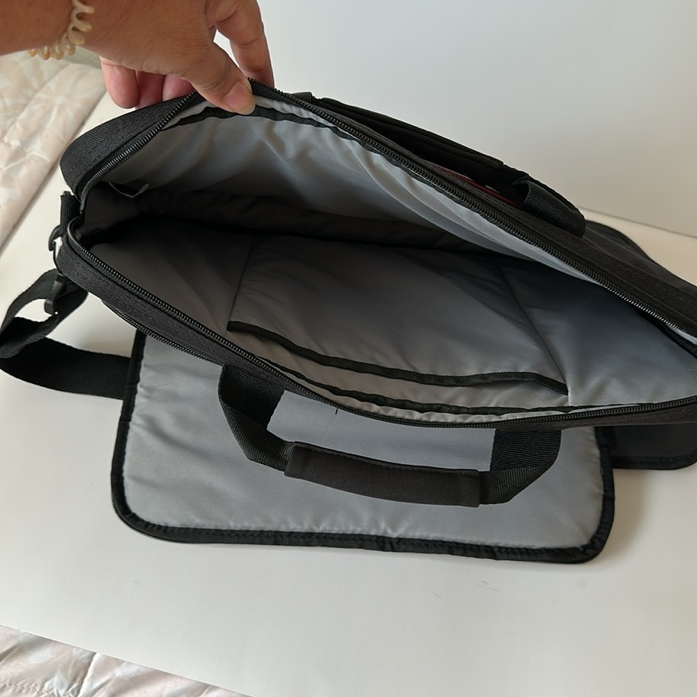 Laptop Case Logic Stylish Black Bag with Shoulder Strap - Picture 7 of 17